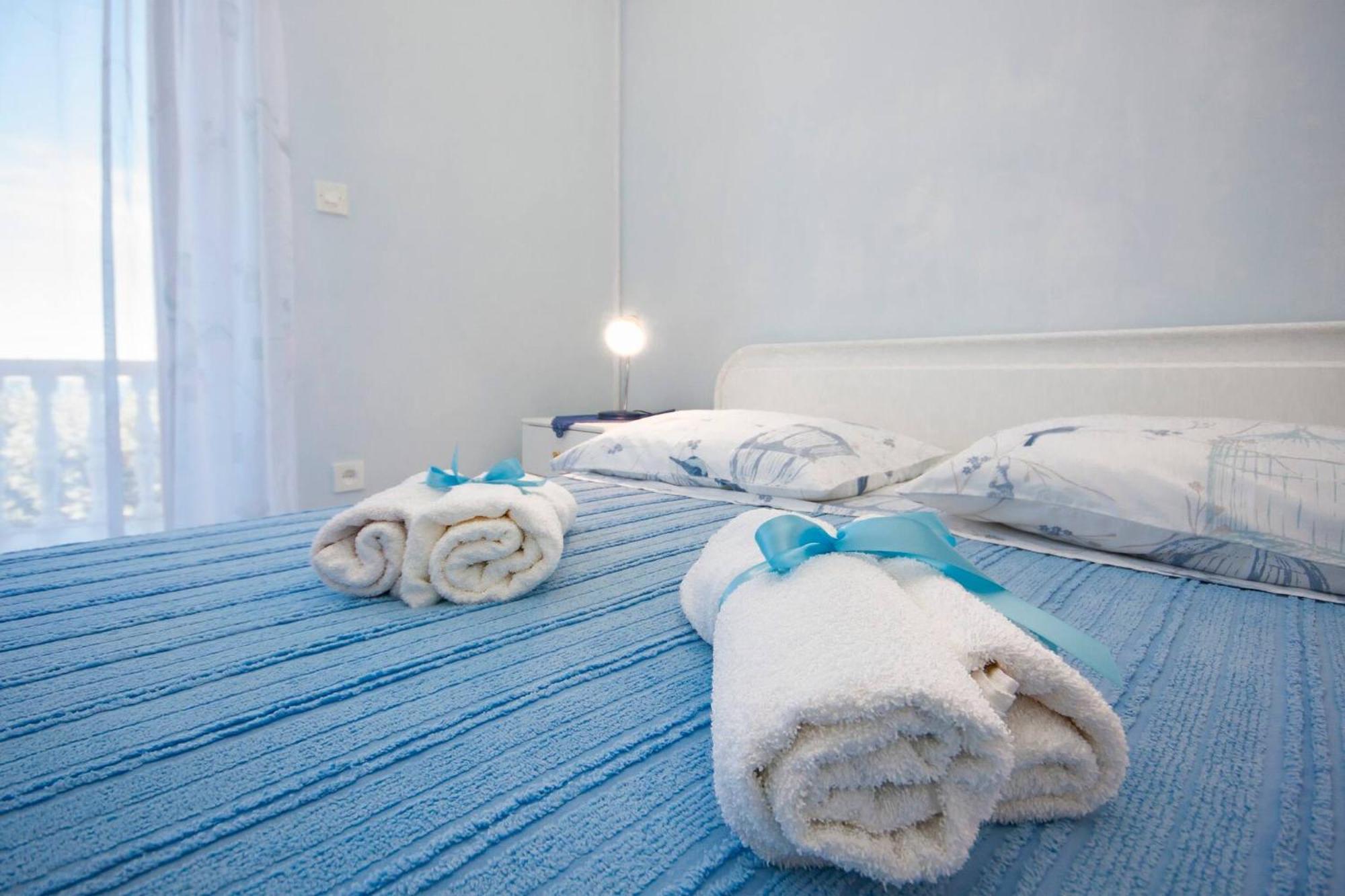 Family Apartments & Rooms Mikelin 普利莫顿 外观 照片