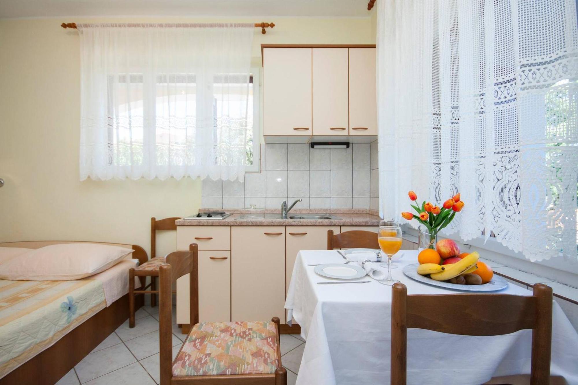 Family Apartments & Rooms Mikelin 普利莫顿 外观 照片