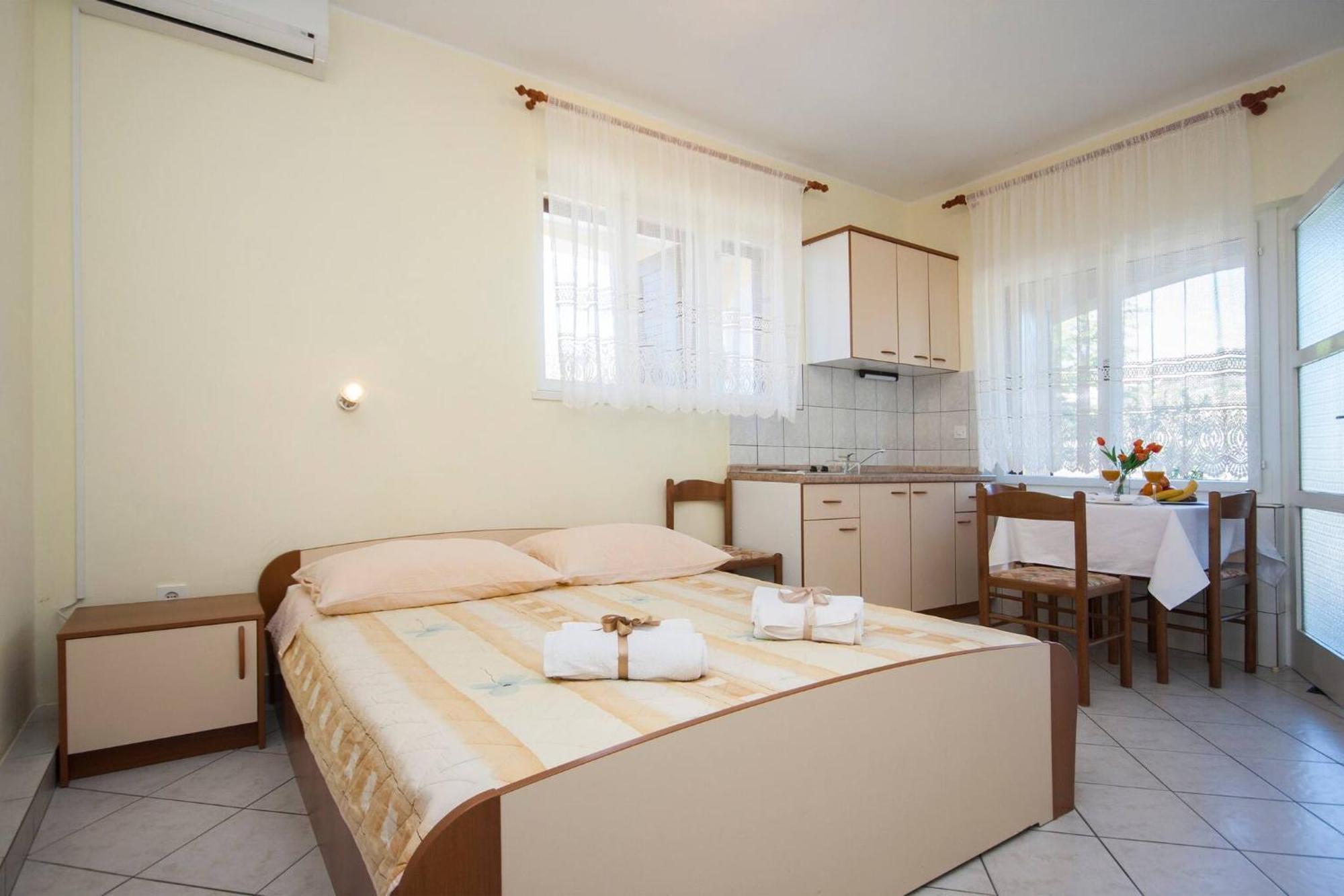 Family Apartments & Rooms Mikelin 普利莫顿 外观 照片